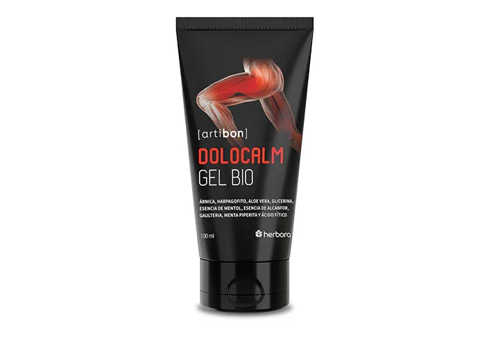 Gel bio Dolocalm de árnica y aloe vera para músculos, envase negro de 100 ml, sobre fondo blanco.
